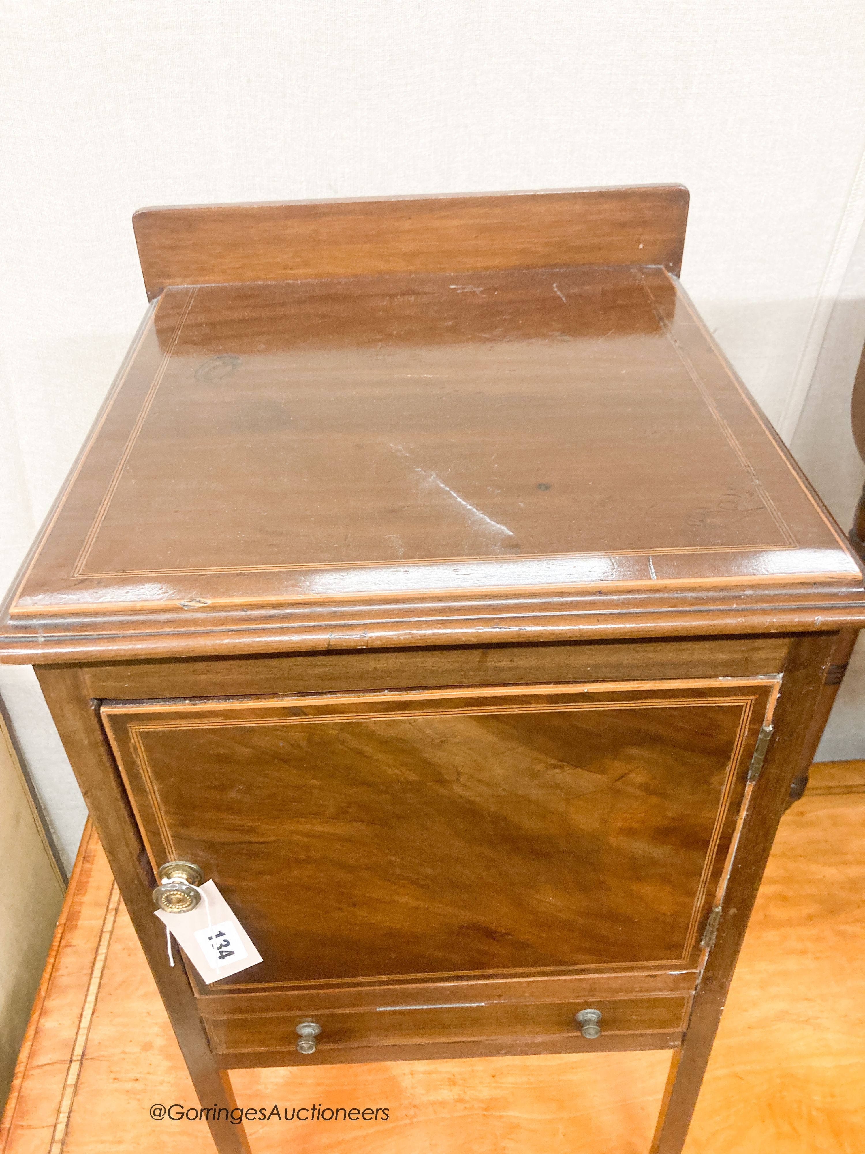 An Edwardian inlaid mahogany bedside cabinet, width 39cm, depth 40cm, height 75cm